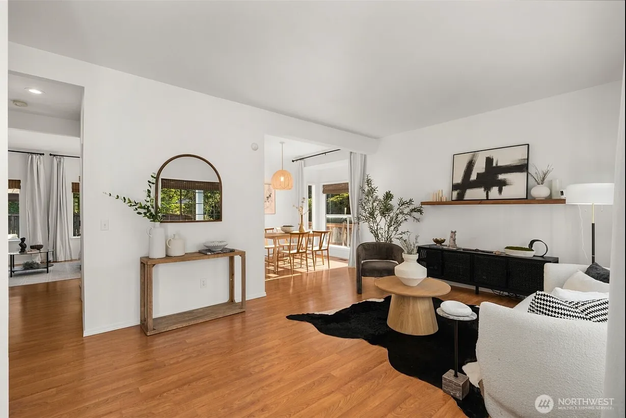 4 bed, 2.5 bath, 1900 sqft, $3,500 — Photo 2