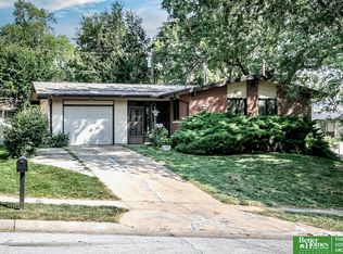 9658 Maple Dr, Omaha, NE 68134