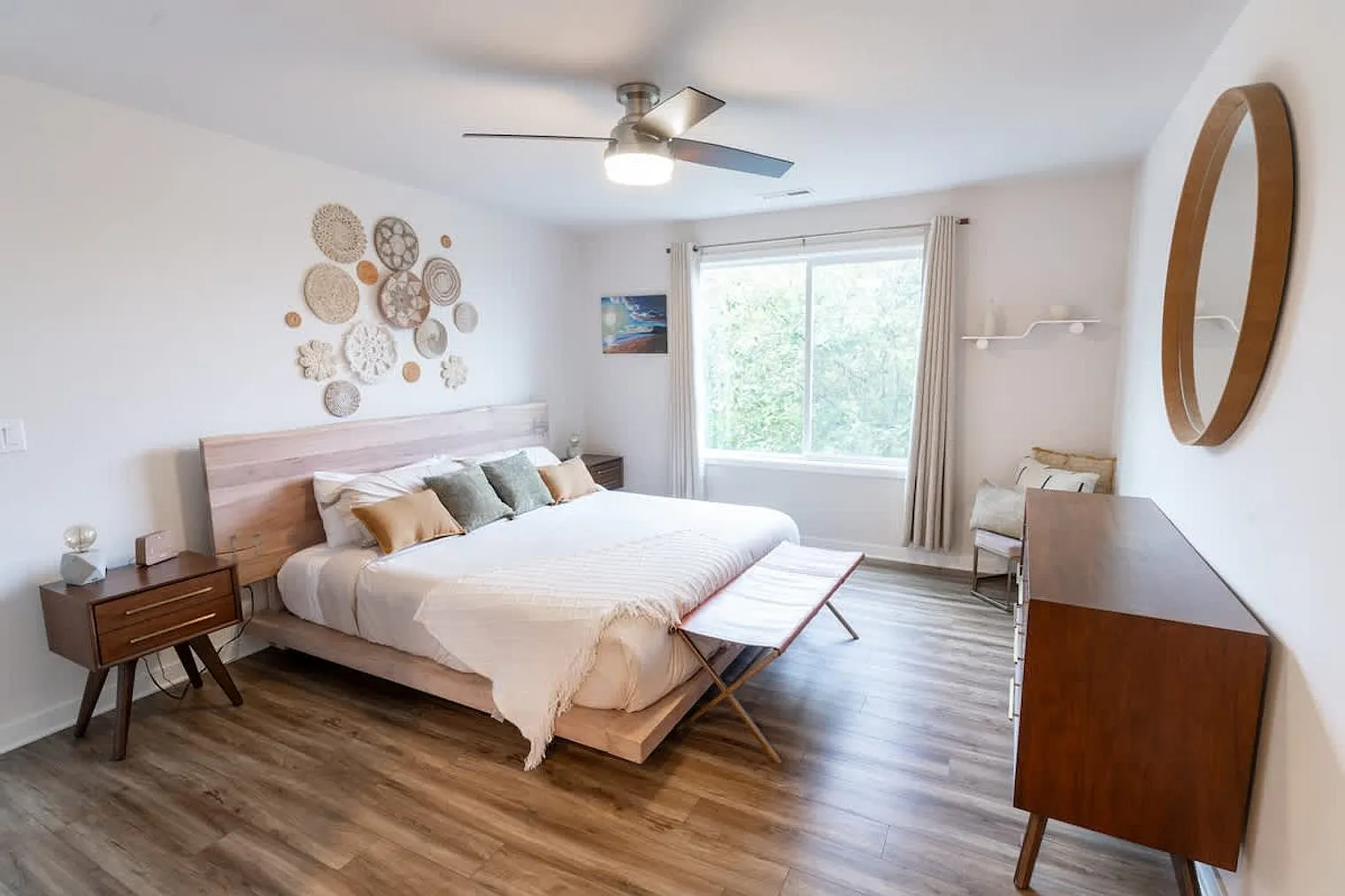 4 bed, 2.0 bath, 2744 sqft, $9,405 — Photo 4