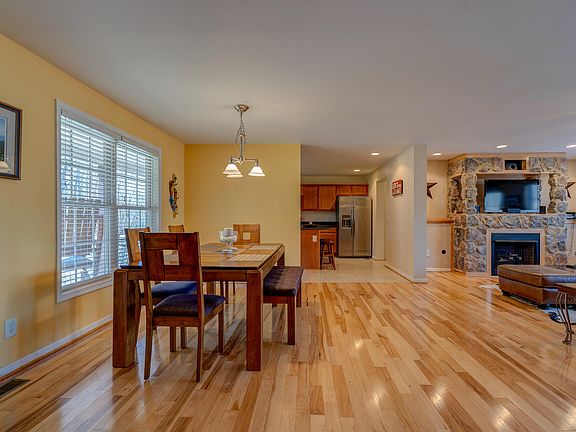4th image of 117 Charmwood Cir