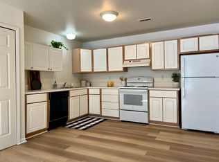 8689 Macomb St APT 3, Grosse Ile, MI 48138