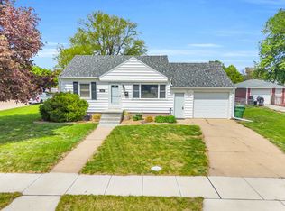 402 E 31st St, Kearney, NE 68847