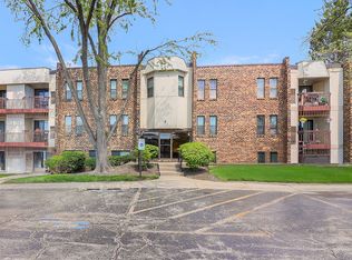 2212 Country Club Dr APT 2, Woodridge, IL 60517