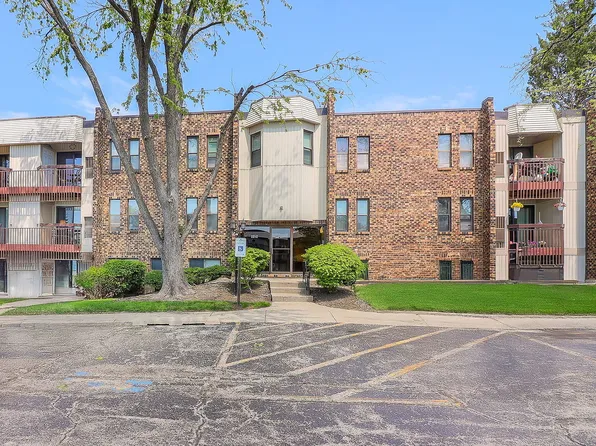 2212 Country Club Dr APT 2, Woodridge, IL 60517