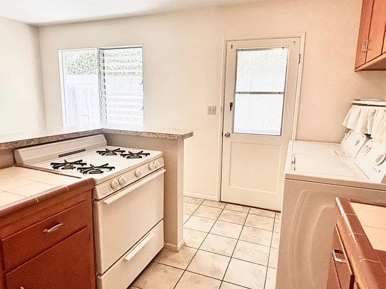 236 Avenida Santa Barbara — Photo 8