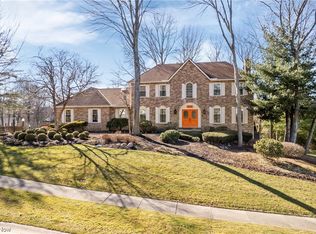 450 Lake Of The Woods Blvd, Akron, OH