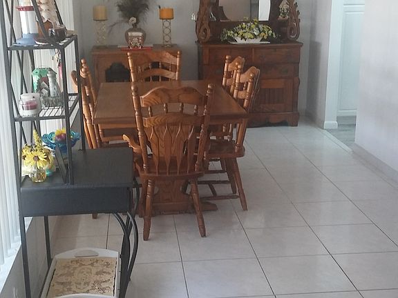 Dining area, entrance to kit