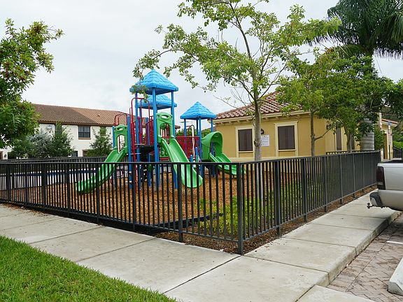 3rd image of 8416 Lakeview Trl