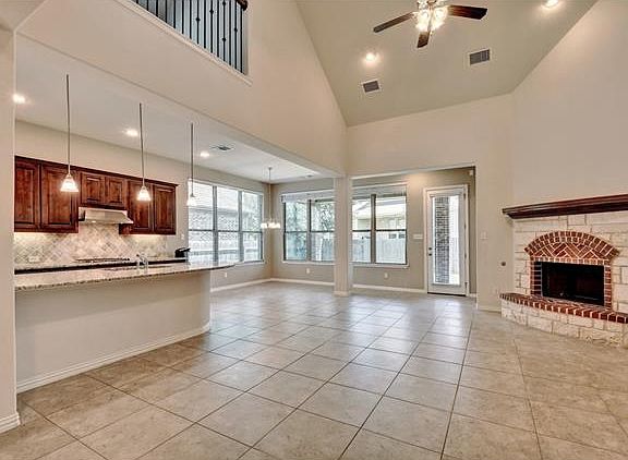 5th image of 2312 Mansfield Ln