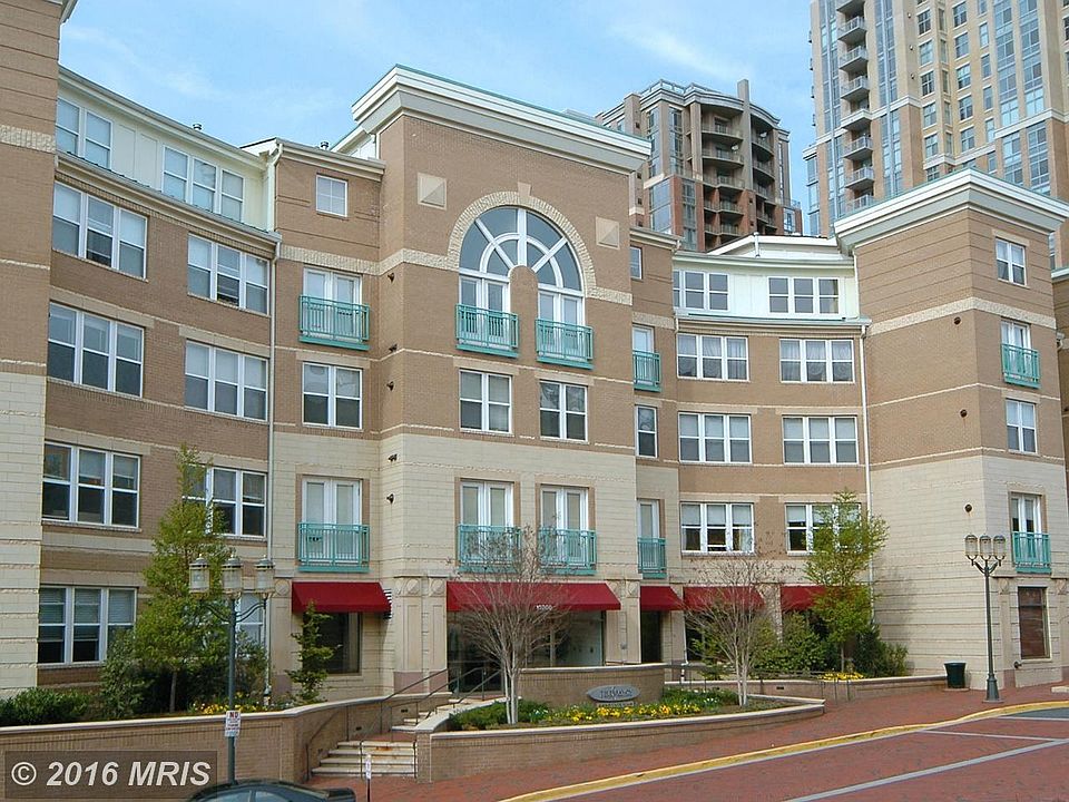 Welcome home to Reston Town Center.