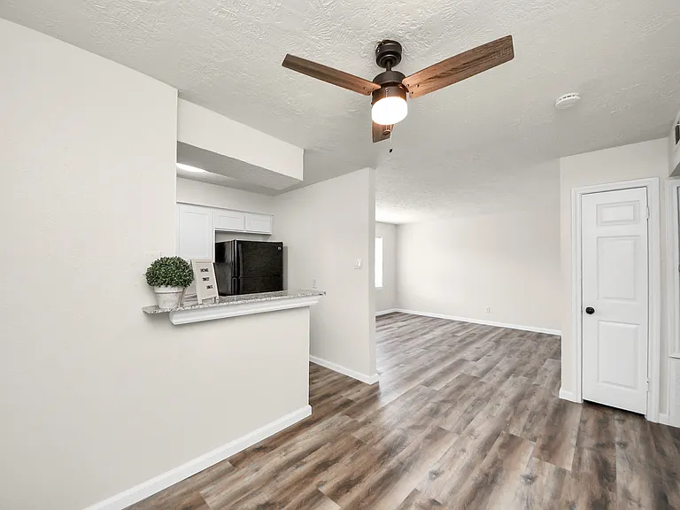 2110 Melbourne St — Photo 23
