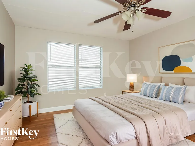 2456 Maple St — Photo 10