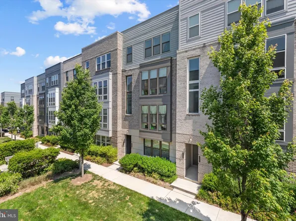 13363 Launders St, Herndon, VA 20171