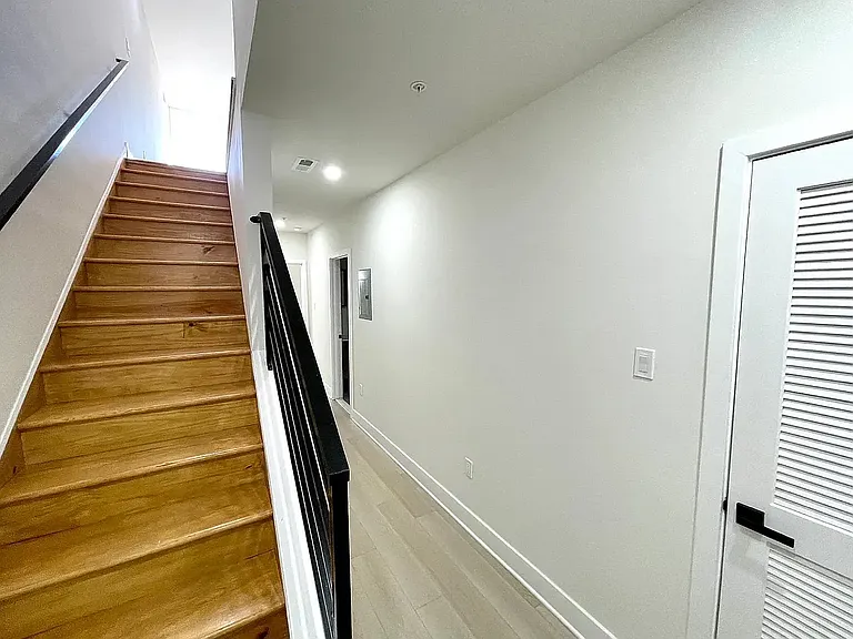 2511 E Tioga St #F8 — Photo 13