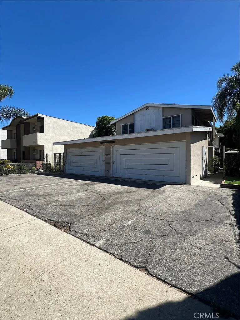 2 bed, 897 sqft, $2,300 — Photo 3