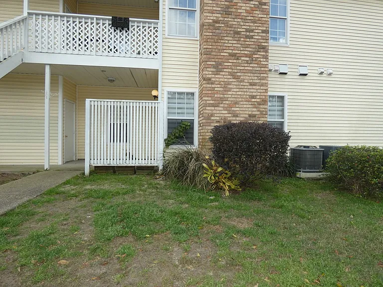 501 E Burgess Rd #D4 — Photo 3
