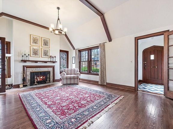 4th image of 2025 Thornwood Ave