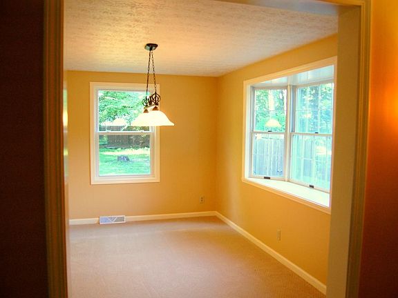 3rd image of 118 Oakhurst Dr