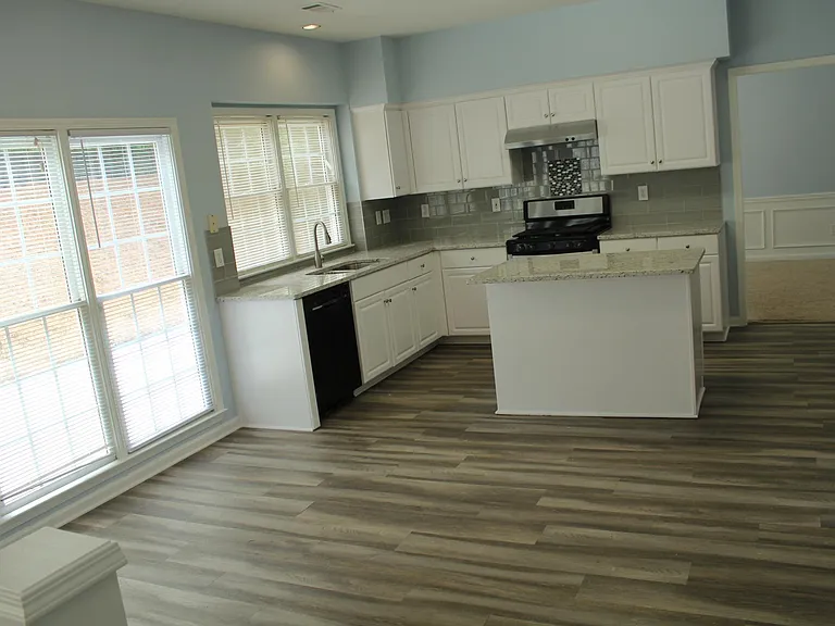 400 Stedford Ln — Photo 12