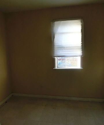 4th image of 5323 S Emerald Ave