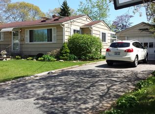 86 Wellington Ave, Warwick, RI 02886