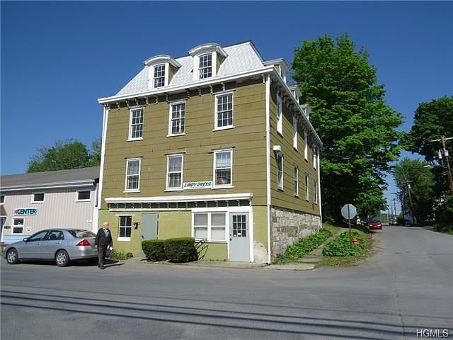 1st image of 32 Railroad Ave