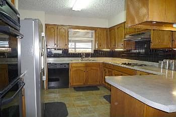 4th image of 5810 Crestwood Cir E
