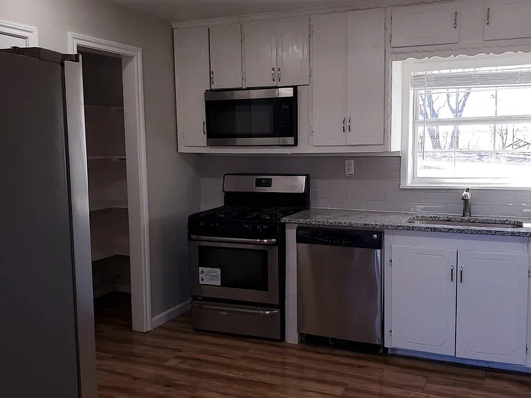 202 McElroy St — Photo 5