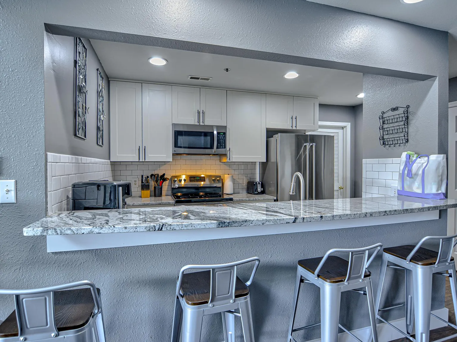 4800 Eagleview Dr — Photo 2