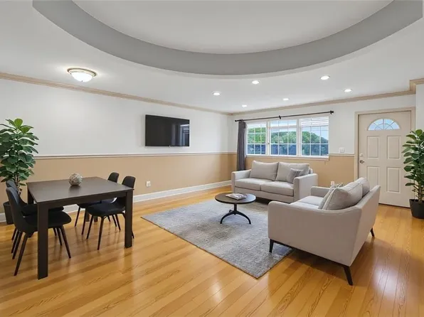 57 Bay 31st Street image 2 of 12