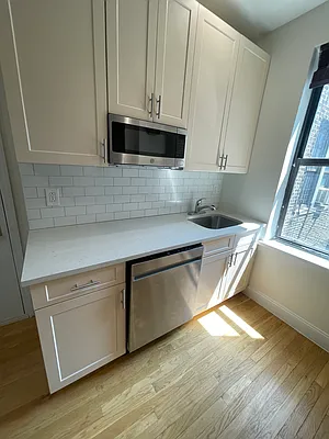 Rented by PMG Real Estate  | media 16