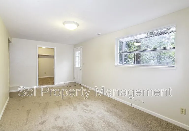 153 Pine Ave — Photo 4