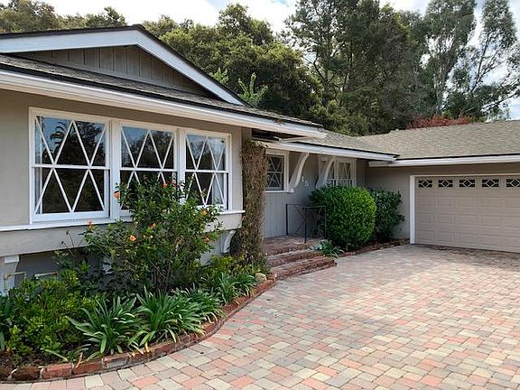 3rd image of 915 Barcelona Dr