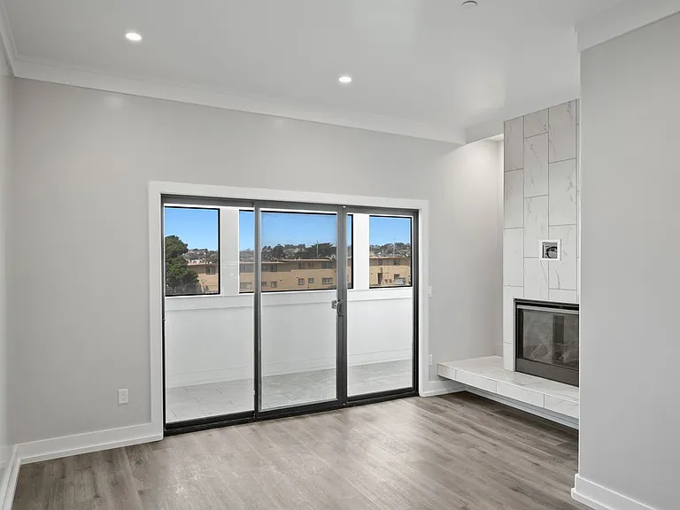 1104 Broadway Ave #7 — Photo 12