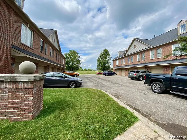 341 S Village Way — Photo 32
