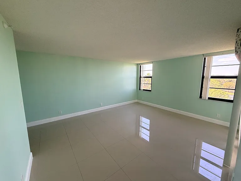 2112 S Cypress Bend Dr #707 — Photo 4