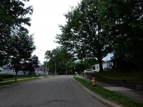 4th image of 2403 Edwin Ave