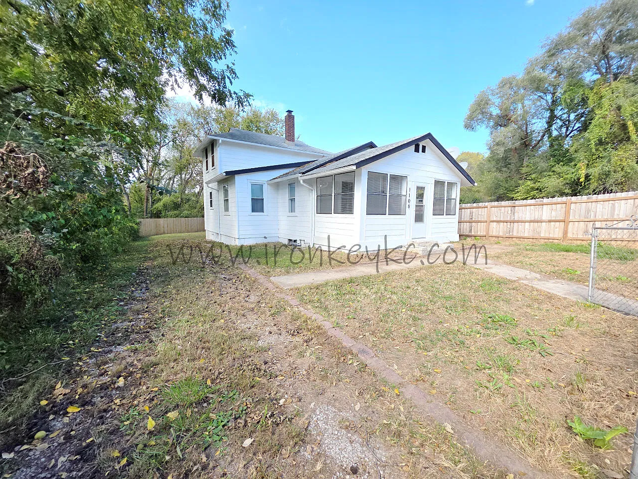 4 bed, 1236 sqft, $1,799 — Photo 2
