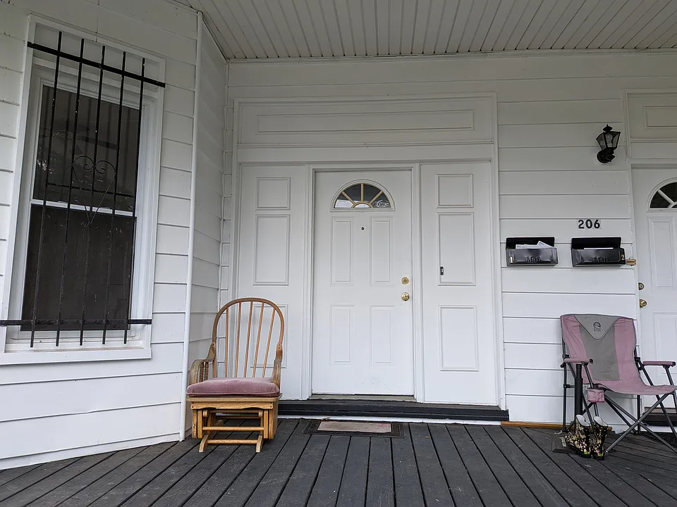 206 W Prospect Ave #1