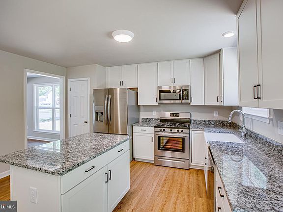 3rd image of 34 Holly Way
