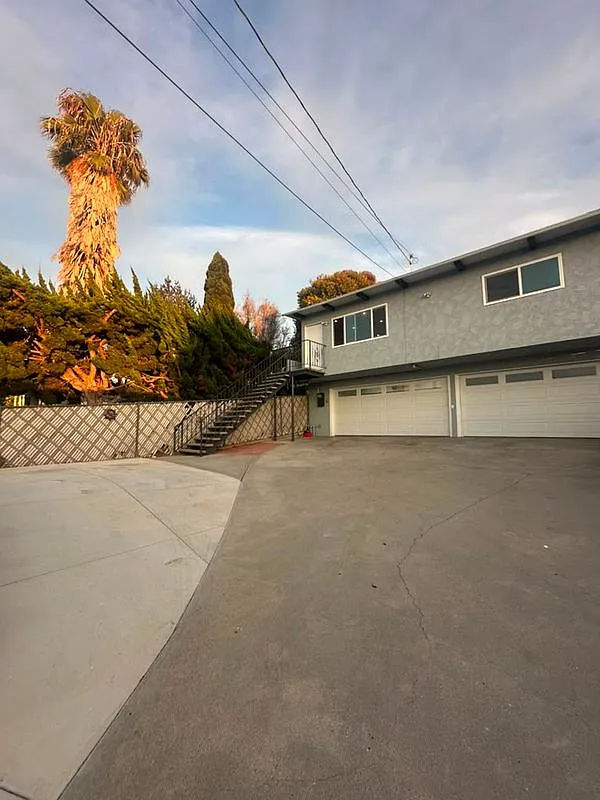 2 bed, 1.0 bath, 432 sqft, $3,200 — Photo 1