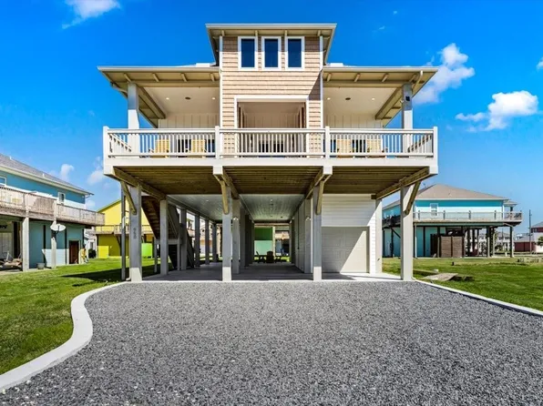 950 Sue Dr, Crystal Beach, TX 77650