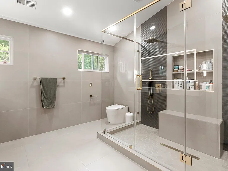 7202 Exbury Ct — Photo 32