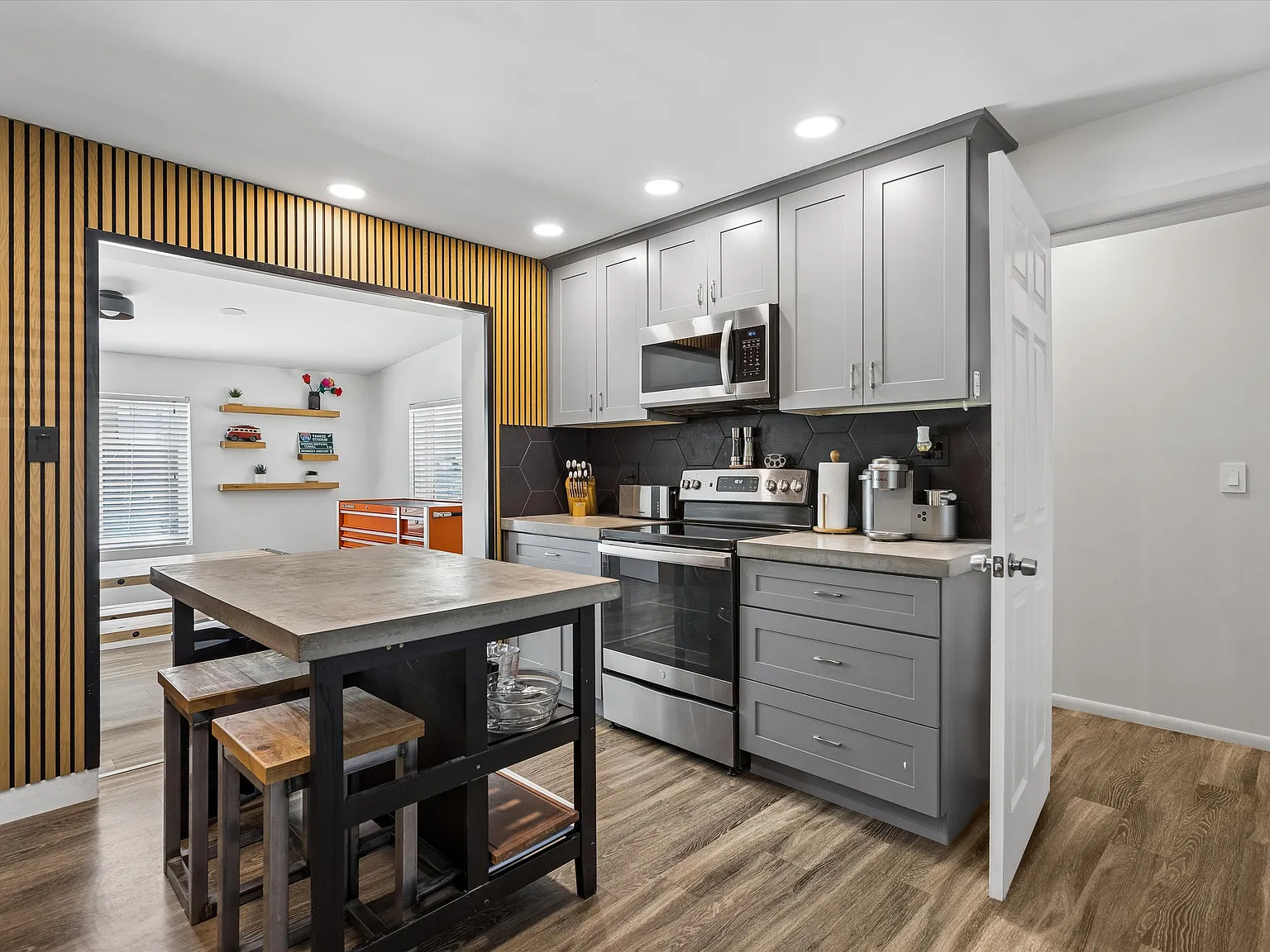 2 bed, 1469 sqft, $3,550 — Photo 4