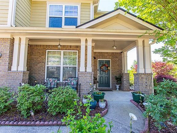 2nd image of 300 Hampton Pl