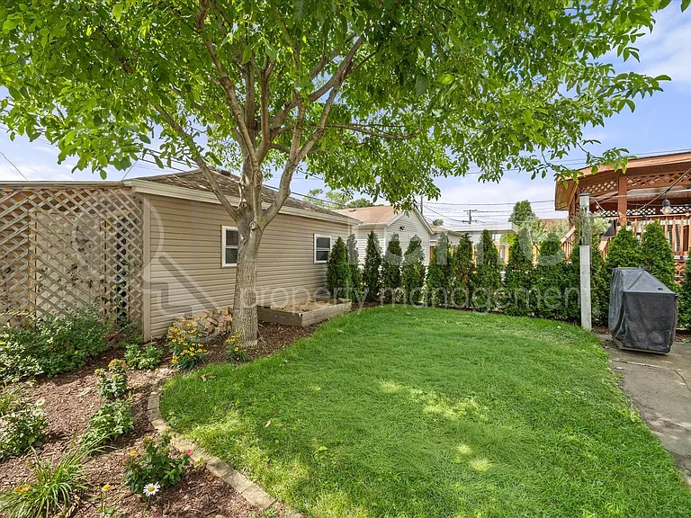4230 N Oriole Ave — Photo 13