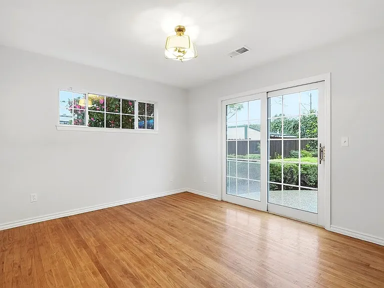 324 Angel Ave — Photo 9