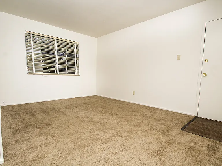 Clifton Woods Apartments — Photo 73