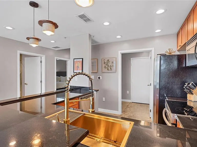 525 E Jackson St #405 — Photo 28