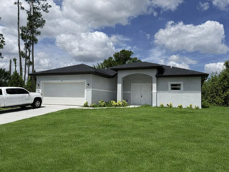 1180 Comfort Ln — Photo 2
